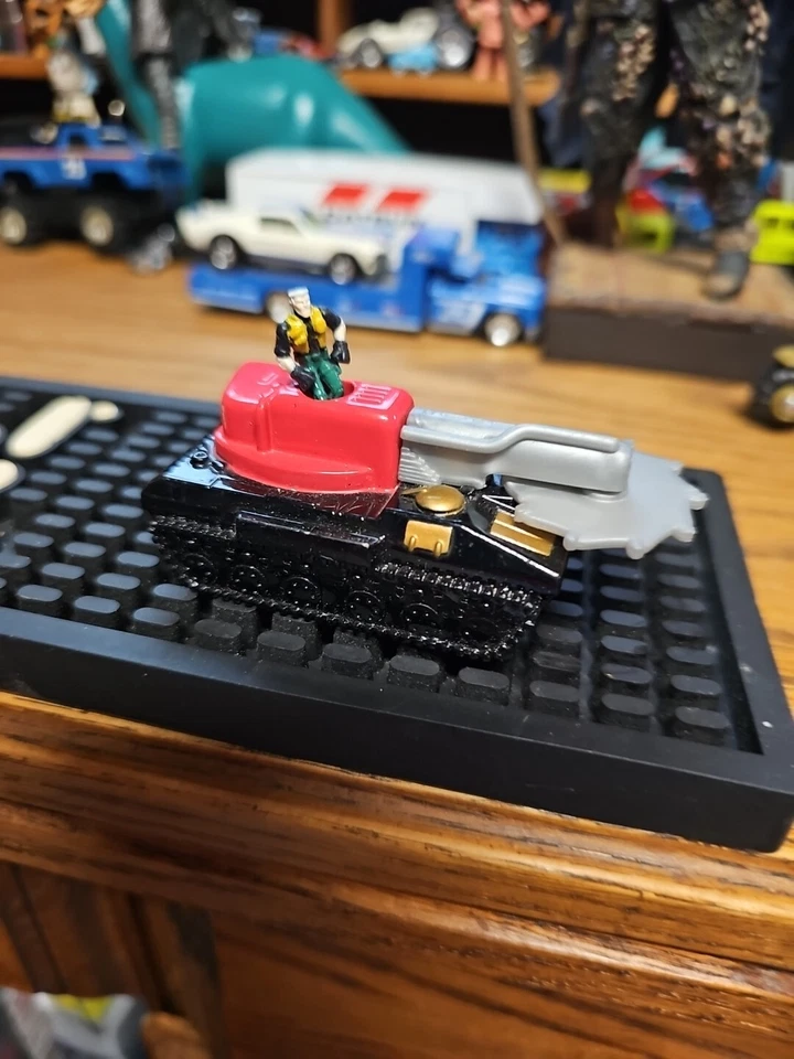 Microfigura de colección Small Soldiers Buzzsaw Tank Chip Hazard y Insaniac Foto 1 de 4