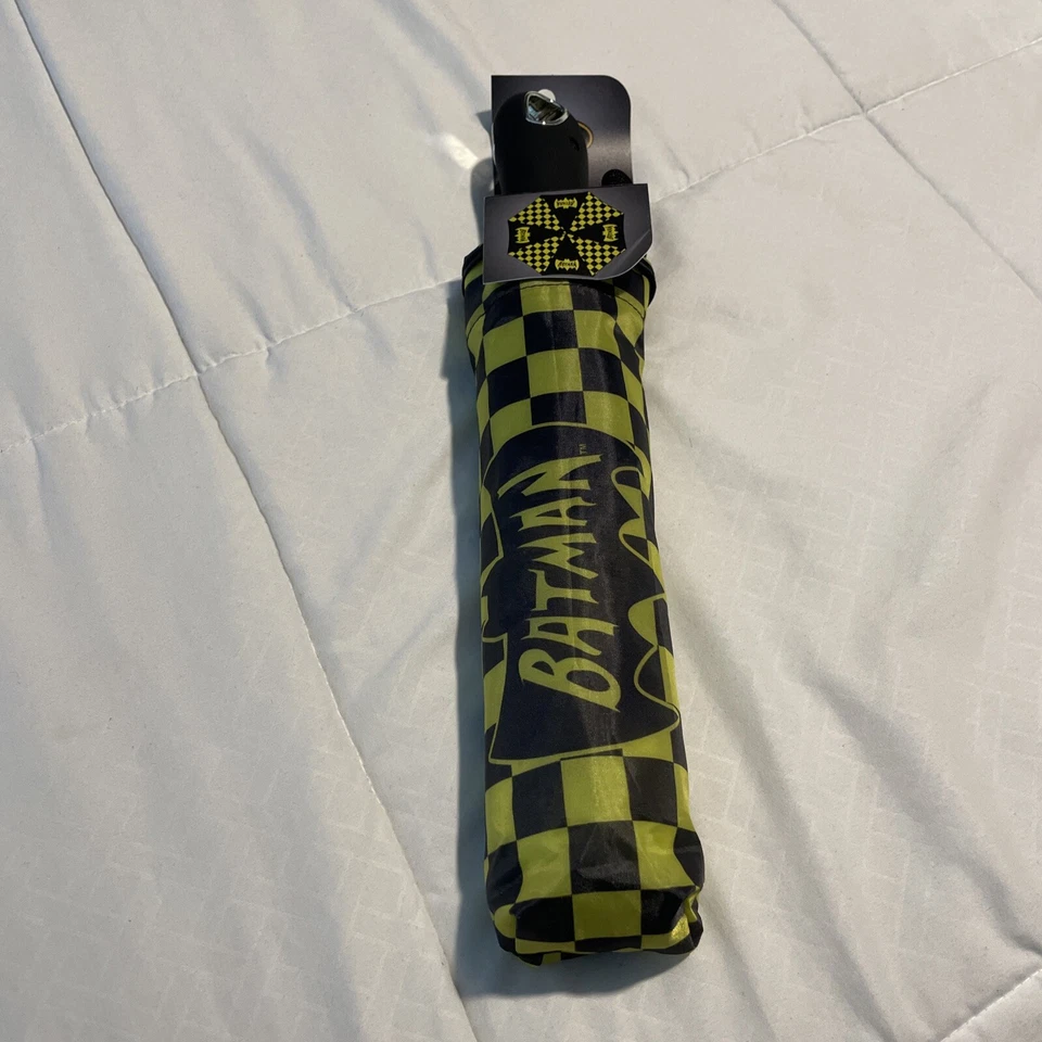 DC Comics Batman Folding Umbrella Auto Open 42 In Wide Black Yellow NEW with TAG - Image 1 of 1