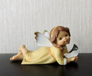Goebel Nina & Marco liegender Engel im gelben Kleid mit Kristallmond - Bild 1 von 3