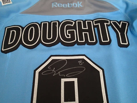 Los Angeles Kings Hockey Jersey Drew Doughty #8 Very Rare Signed LA Kings 2014 Cover