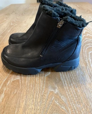 UGG Sierra Botines Forrados Sherpa de Combate Cuero Negro para Mujer Talla 6” Foto 1 de 4