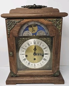 Vintage Krone Mondphase Nussbaum Kaminuhr ohne Schlüssel oder Boden - muss gereinigt werden - Bild 1 von 3