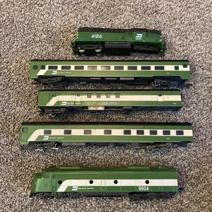Athearn HO Burlington Northern Diesellok 9804 4186 235 499 749 Teile & Reparatur - Bild 1 von 17