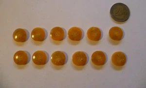 12 BOTTONI VINTAGE GIALLO SFUMATO ARGENTO RESINA DIAMETRO 1,7 CM SARTORIA SARTO - Foto 1 di 1