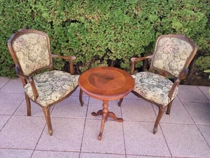 Leseecke, bestehend aus zwei Stilsesselchen und kleiner runder Tisch - Bild 1 von 3