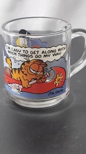Vintage 1978 McDonalds Garfield & Odie Canoe Glass Coffee Mug Jim Davis - Picture 1 of 3