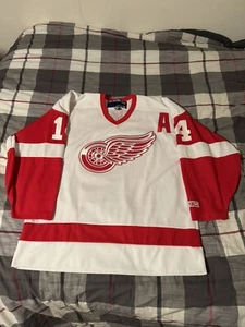 CCM Detroit Red Wings Brendan Shanahan Hockey Jersey Size Large White - Picture 1 of 20
