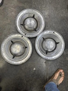 1962 Pontiac Motor Division Hubcaps (Set of 3) - Picture 1 of 5