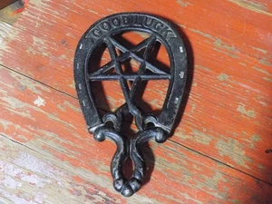 Vintage Black Cast Iron Trivet Horseshoe Pentagram Good Luck Wicca Design - Picture 1 of 3