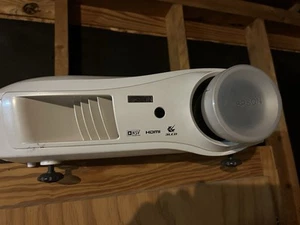 EPSON LCD PowerLite Home Cinema 720p Projector EMP-TW720 - With REMOTE For Parts - Picture 1 of 16