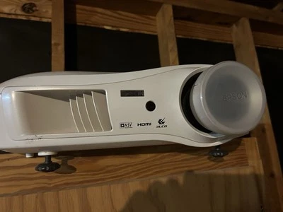 EPSON LCD PowerLite Home Cinema 720p Projector EMP-TW720 - With REMOTE For Parts - Image 1 of 4