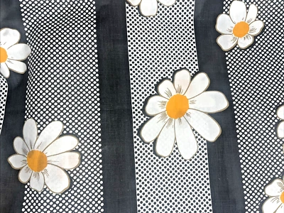 44" VTG Margarida com Tecido de Bolinhas Branco Amarelo Polialgodão - Imagem 1 de 4