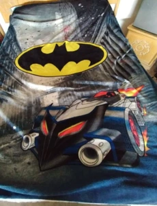 85x65" Batman blanket throw 100% poly - Picture 1 of 10