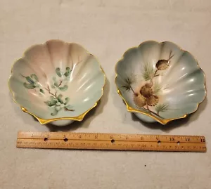 Piatto decorativo conchiglia di vongole dipinto a mano con ghiande e bacche - Foto 1 di 6