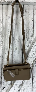 Isabelle kleine hellbraune Umhängetasche oder Handgelenktasche Handtasche veganes Leder - Bild 1 von 6