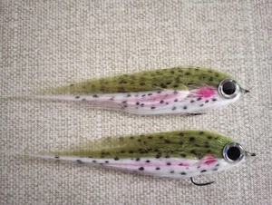 2 Pk. 4 1/2" Weedless Big Eye Baitfish Flies Pike Bass Trout Salmon Stripers - Picture 1 of 5
