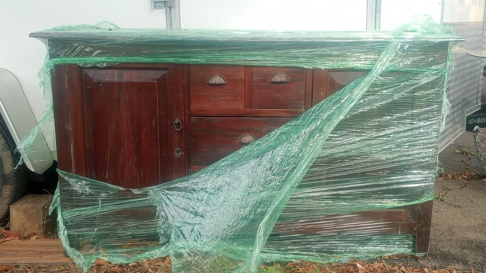 Cajonera antigua de caoba de principios del siglo XIX con cerradura y llave Foto 1 de 4