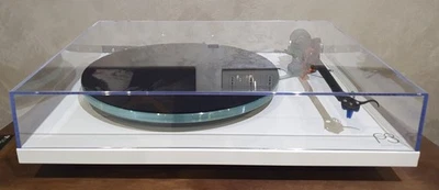 REGA PLANAR 3 WHITE DEMO SENZA TESTINA  GIRADISCHI VERSIONE SENZA TESTINA - Immagine 1 di 4