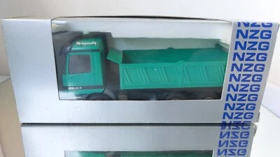 Rimorchio ribaltabile a 3 assi NZG 1:43 Mercedes Actros 2643 verde come nuovo... - Immagine 1 di 4