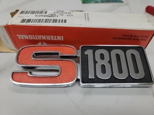 S1800 International Harvester Emblem 595060C1 - Picture 1 of 4