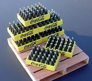 7 CUSTODIE DI COCA COLA CON PALLET DI LEGNO PREMIUM MINIATURA - Foto 1 di 1