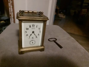 PENDULETTE DE VOYAGE D’OFFICIER MESNARD Bordeaux en laiton doré Cappuccina - Imagen 1 de 11