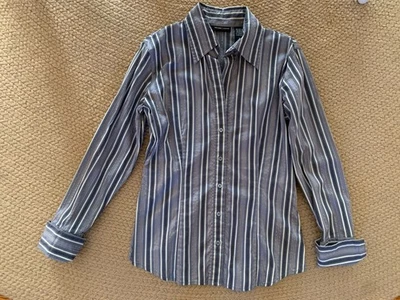 NUEVA YORK & CO BLUSA AJUSTADA TALLA S, RAYAS GRIS-NEGRO/BLANCO, PUÑOS Foto 1 de 4