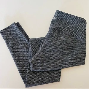 Old Navy Active grau schwarz Go Dry gestreift hoher Bund Knöchel 7/8 Fitness Leggings XS - Bild 1 von 8
