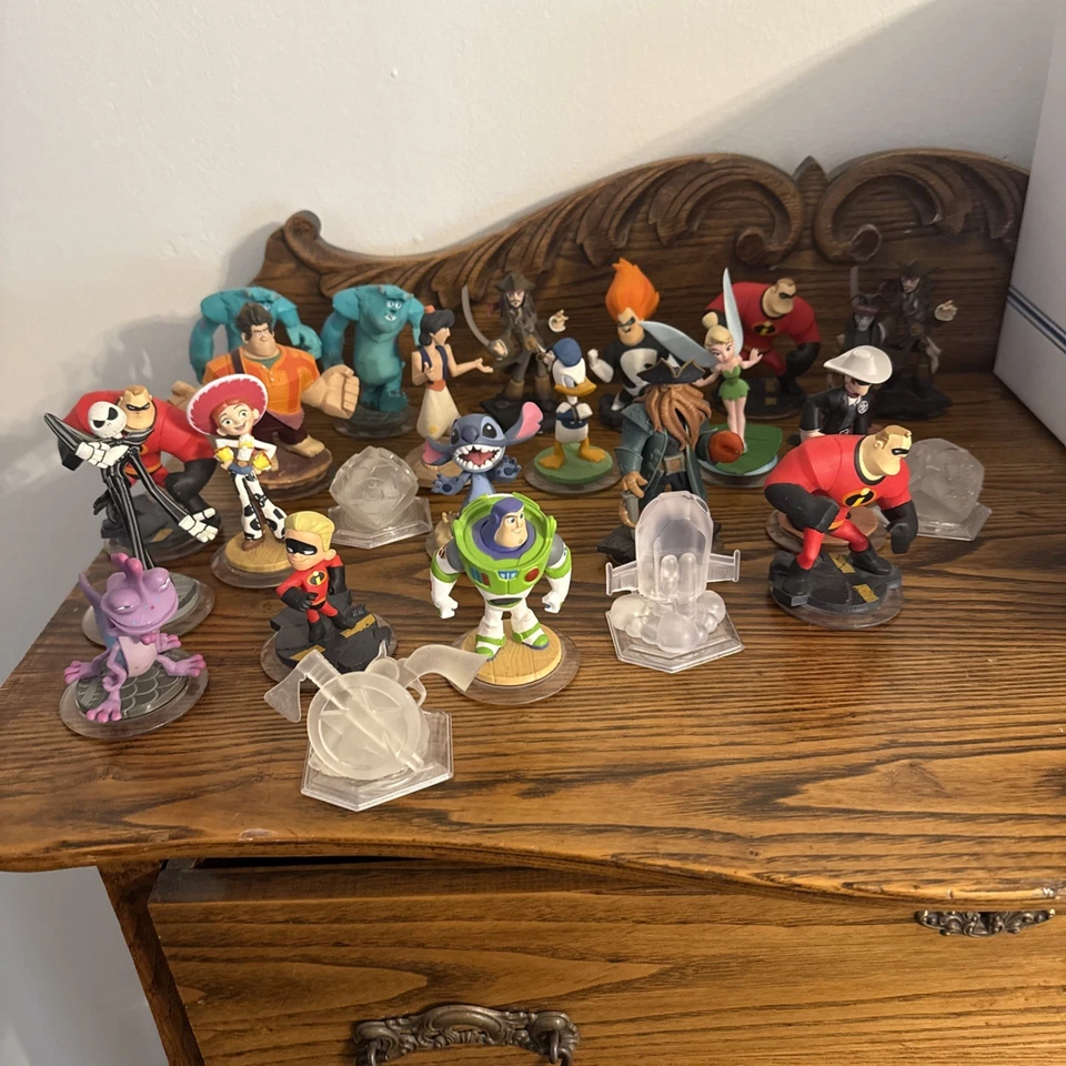Lote 15 figuras Disney Infinity - Toy Story, Monsters Inc, Increíbles, Mickey  Foto 1 de 1