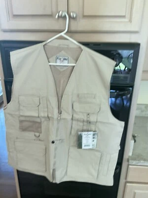 *NEW* WT  Safari Vest Men's Size XXL photo vest excellent for concealed carry - Image 1 of 4