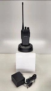 Motorola CP200 UHF 438-470 MHz 4 Channel 4 Watt (Complete Kit) - Picture 1 of 8