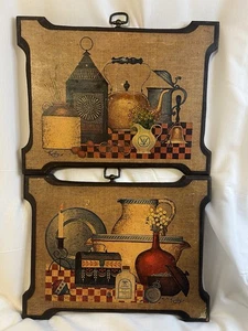 Paar Vintage 60er-70er Kirby Lithographie Volkskunst Plaketten - Kolonial Stillleben - Bild 1 von 9