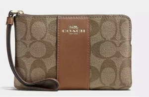 Coach Corner Zip CS602 Wristlet In Signature Canvas Khaki New W/original tags!!! - Picture 1 of 3
