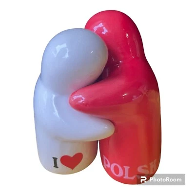 Ghost Salt And Pepper Love Polska Red And White Hugging Salt And Pepper Shakers - Imagem 1 de 4