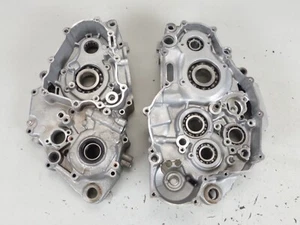 2005 03-06 Yamaha WR450F engine crankcase left right case 5TJ-15100-10-YX - Picture 1 of 4