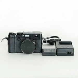Fujifilm X100F schwarz Kompakt 10900 Auslösungen 518920 - Bild 1 von 10