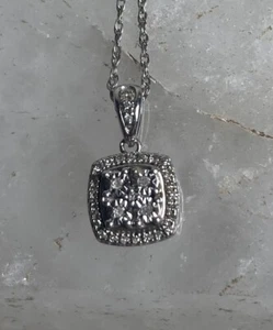 Collar cuadrado de plata de ley con colgante de diamantes genuinos de 18" - Imagen 1 de 9