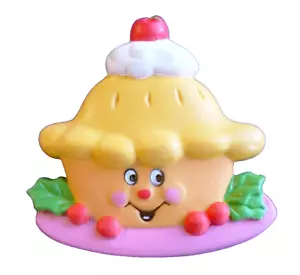 Avon MAGNET Christmas Vintage PLUM PUDDING Pie FANCY FAVORITES Fridge - Picture 1 of 2