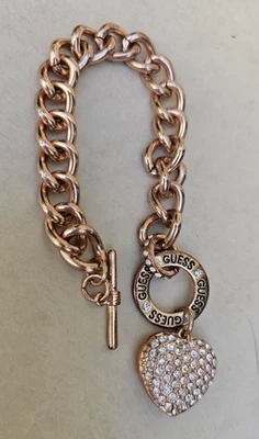 GUESS розового золота круглый ссылка цепочка браслет с сердцем и логотипом подвески один размер - Изображение 1 из 4