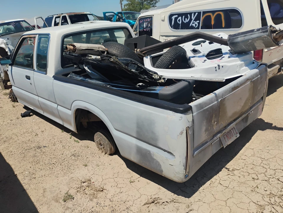 Venta de piezas Mazda B2000 1987-1989 B2200 B2600 Foto 1 de 4