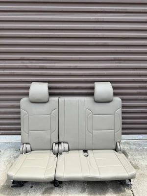 19' GMC Yukon Perforated Leather Rear 3rd Row Folding Bench Seat OE / 129D - Изображение 1 из 4