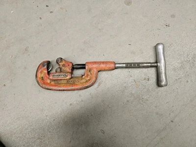 RIDGID NO. 2A MANUAL 1/8" - 2" PIPE CUTTER THREE WHEEL USA 🇺🇲 NO. 1 - 2  - Image 1 of 4