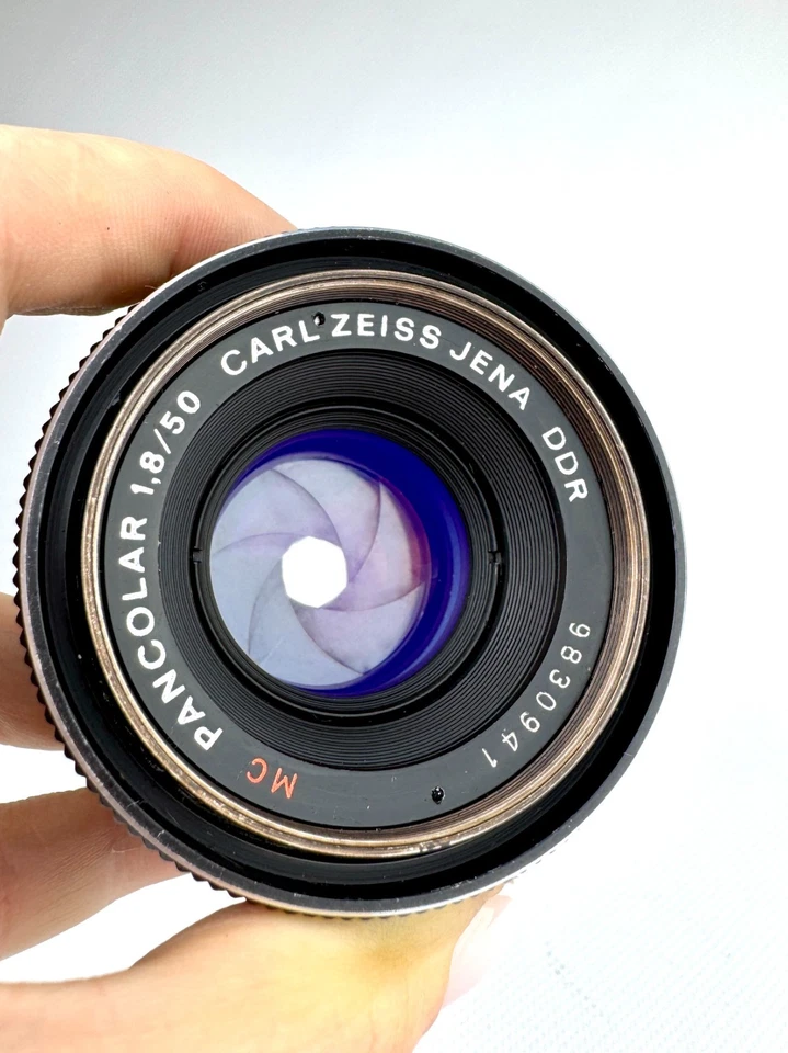 Carl Zeiss Jena MC Pancolar portrait lens 50mm f/1.8 Mount M42 - Image 1 of 4