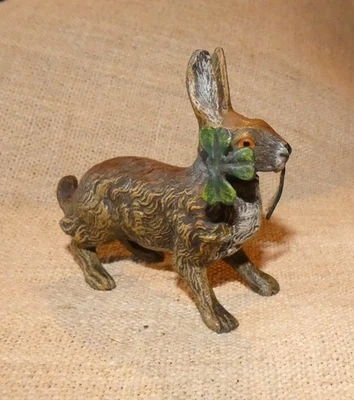 statuette ancienne de lievre polychrome en régule - Photo 1/4