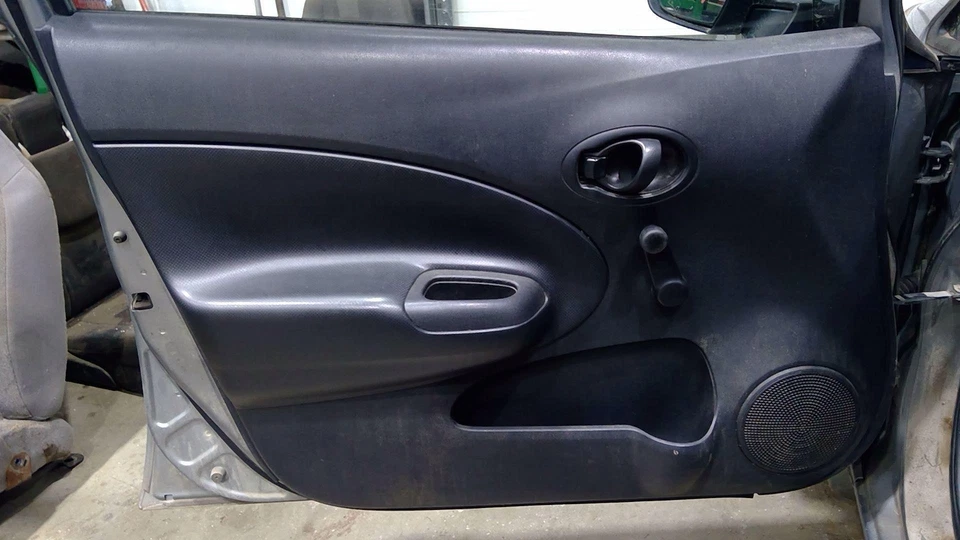 14 Nissan Versa Note painel de acabamento da porta frontal LH manual lateral do motorista preto fabricante de equipamento original - Imagem 1 de 1