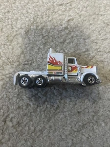Hot Wheels Kenworth Long Shot White (1982 Mattel Inc) - Picture 1 of 6