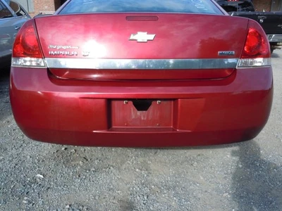 Cubierta de parachoques trasero Chevrolet Impala 2006-2016 doble escape U301N Foto 1 de 3