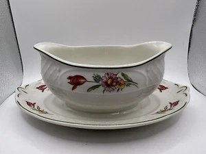 Villeroy & Boch ‘Tulipe’ Gravy Boat Attached Under Plate Germany Vintage - Picture 1 of 5