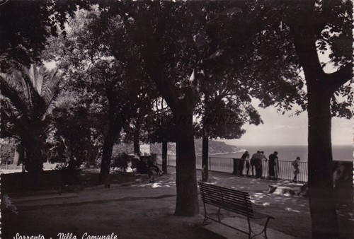 Foto 1 di 2