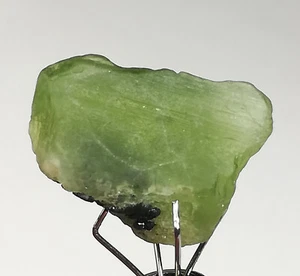 10 Carats Natural Green Peridote Crystal from Pakistan, (DF-20), - Picture 1 of 8